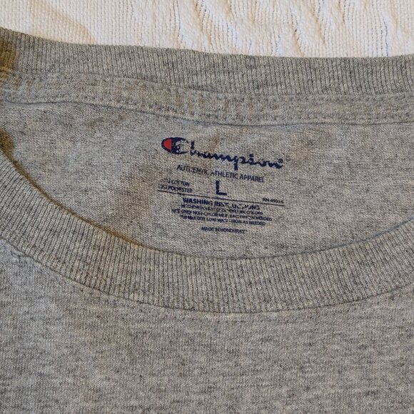 University of Cincinnati T-Shirt size Large Tee - Picture 6 of 7